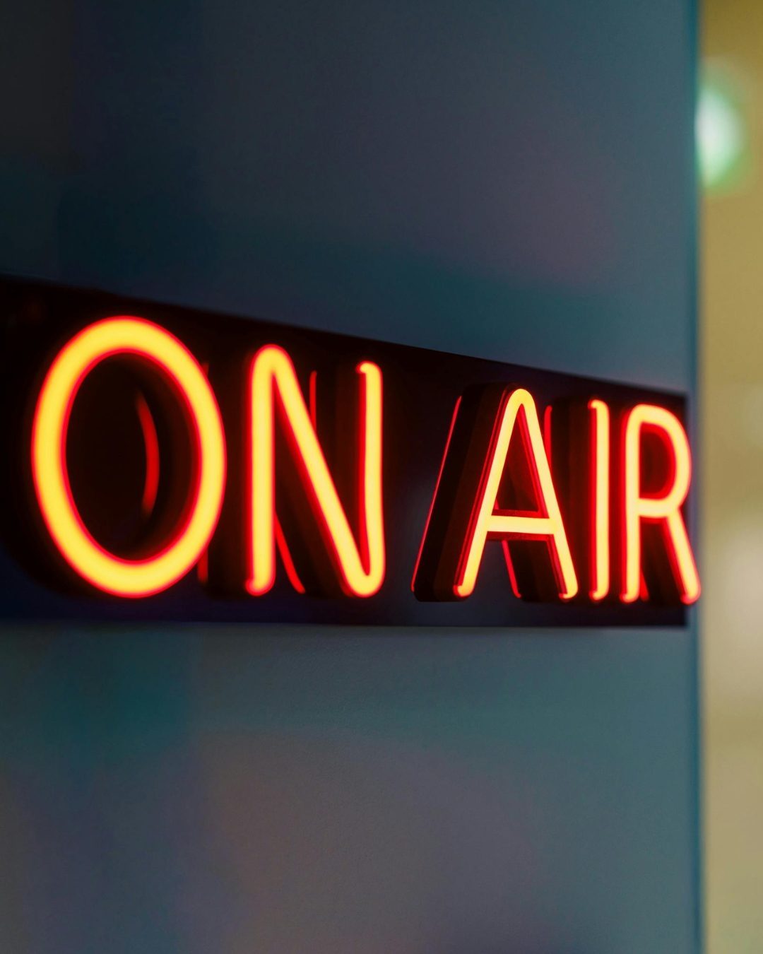 On-Air-Leuchtschild am Eingang des Podcast Studios Bremen
